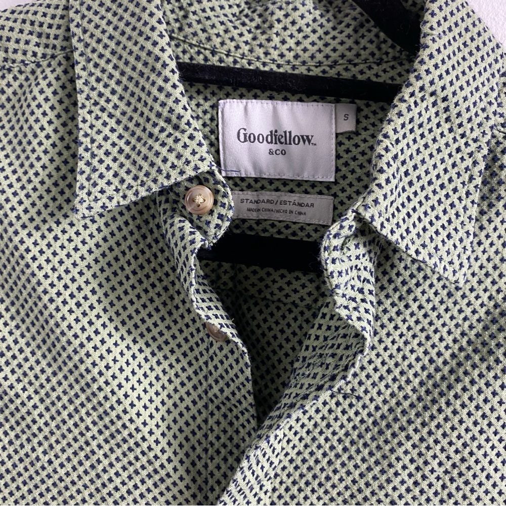 Standard Fit Goodfellow Shirt small - Picture 3 of 6